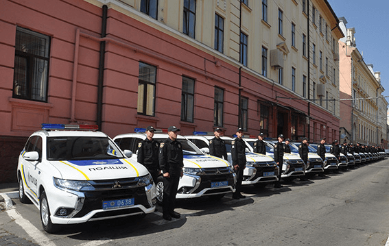 У 2017 році Буковина отримала 18 автомобілів «Mitsubishi Outlander» для роботи груп реагування патрульної поліції
