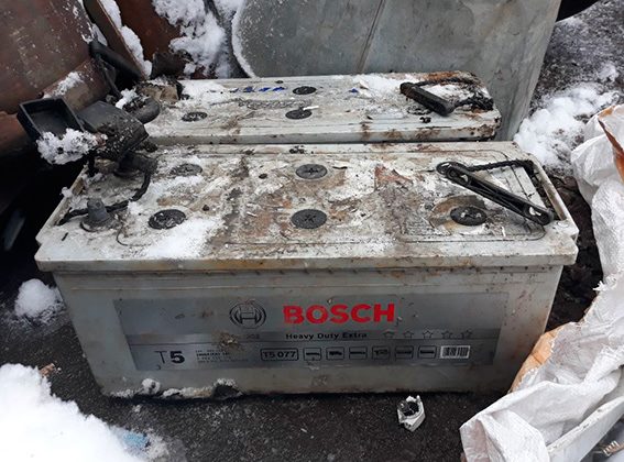 Раніше судимі чернівчани крали автомобільні акумулятори