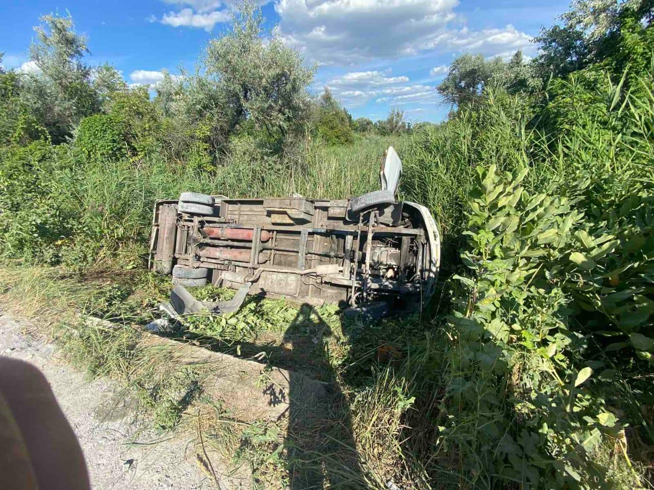 На Дніпропетровщині поліція працює на місці ДТП з маршрутним автобусом - 1