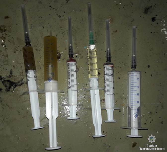 На Запоріжжі поліцейські ліквідували наркопритон (ФОТО)