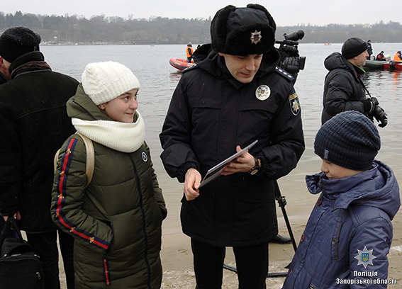 Запорізькі поліцейські нагадали правила безпечного святкування