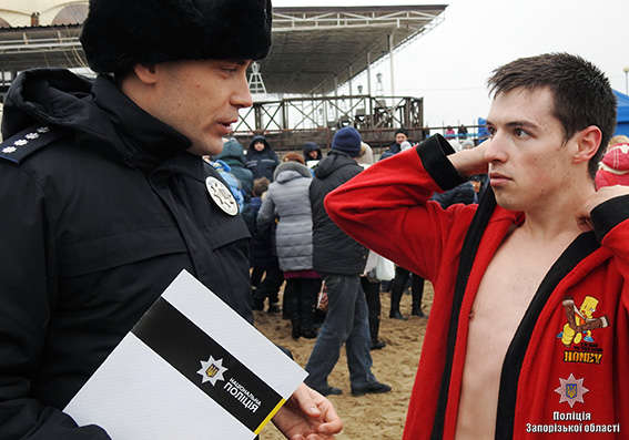Запорізькі поліцейські нагадали правила безпечного святкування