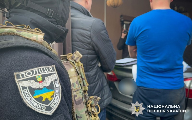 У Кременчуці поліцейські викрили чоловіка, причетного до замаху на підпал автомобіля