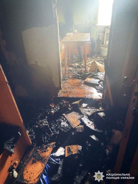 На фотографії зображено місце події, де відбулась пожежа, внаслідок якої загинув чоловік.