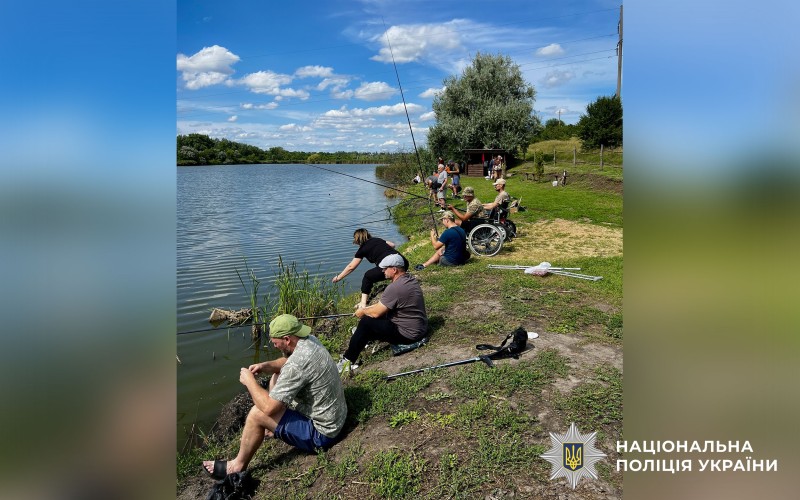 Риболовля на березі ставка
