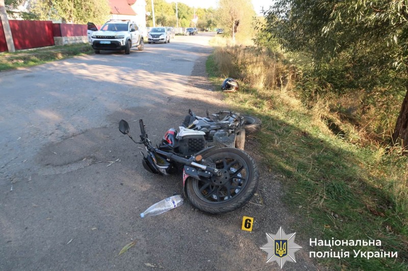 Одна людина загинула, ще четверо травмовані в дорожнього транспортних пригодах на Прикарпатті: поліцейські встановлюють всі обставини подій
