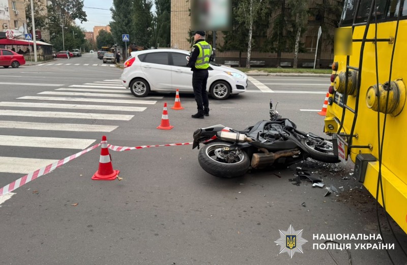 Поліція Полтави встановлює обставини ДТП, в якій травмовані дві людини