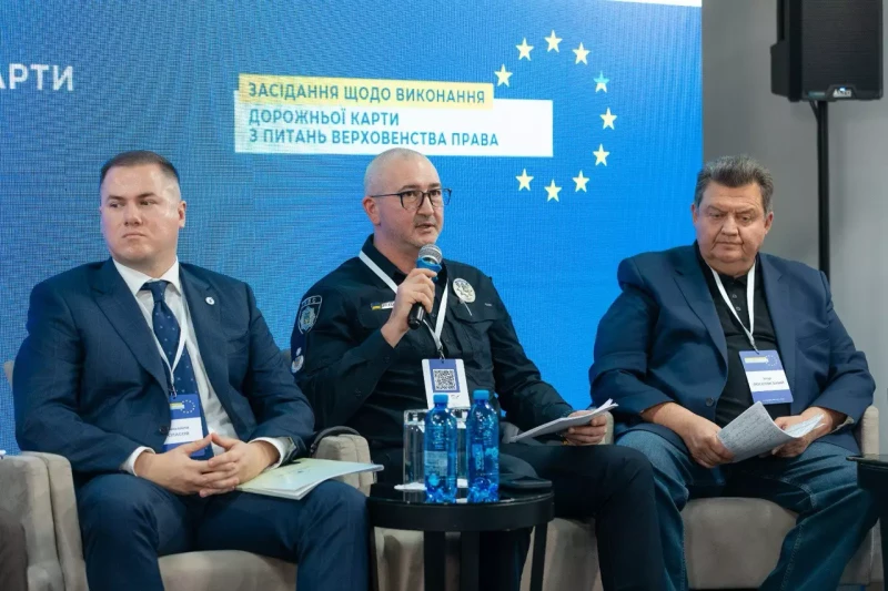 Заступник міністра Олексій Сергєєв з іншими учасниками заходу