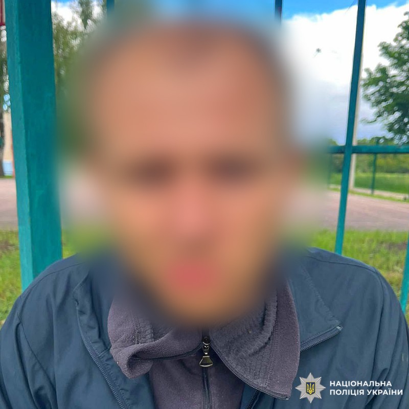 Вирвав сумку й утік, але сховатися не вдалося: у Харкові поліція затримала підозрюваного у скоєнні грабежу
