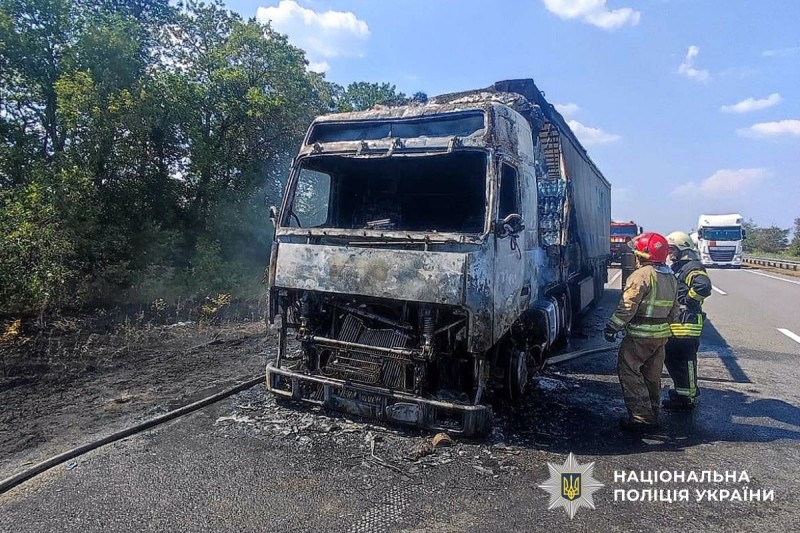 На Полтавщині поліція встановлює обставини загоряння вантажівки