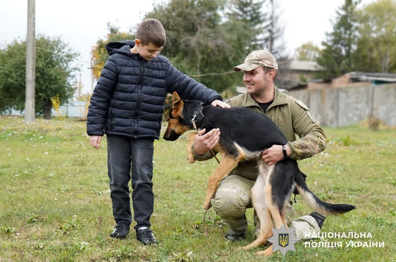 Каністерапія для поліцейських-захисників та їхніх родин