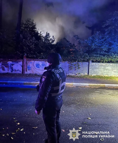На фото зображено наслідки ворожої атаки, про що вказано в статті.