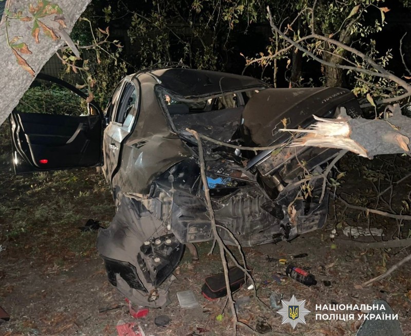 Пошкоджений автомобіль на місці ДТП