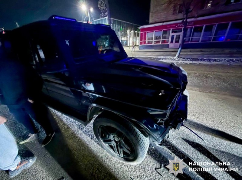 На фотографії зображено автомобіль, який є учасником ДТП.