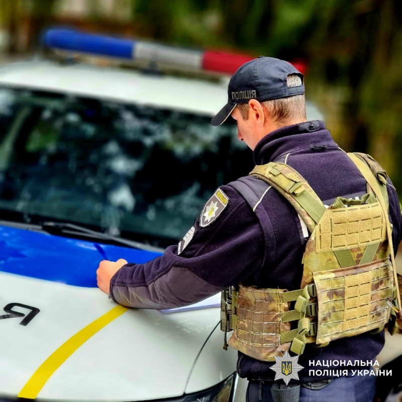 500 доларів за непритягнення до відповідальності: на Чугуївщині слідчі повідомили водієві про підозру
