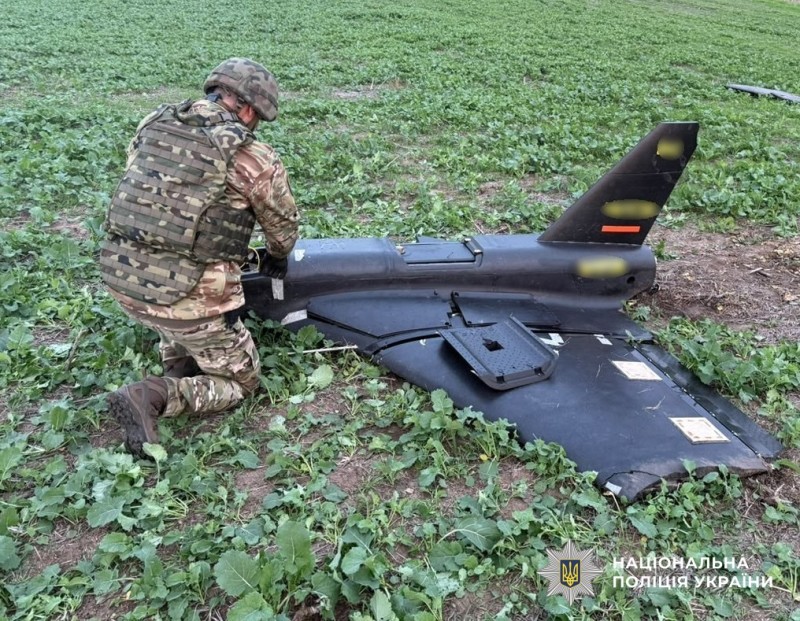 Вибухотехніки працюють