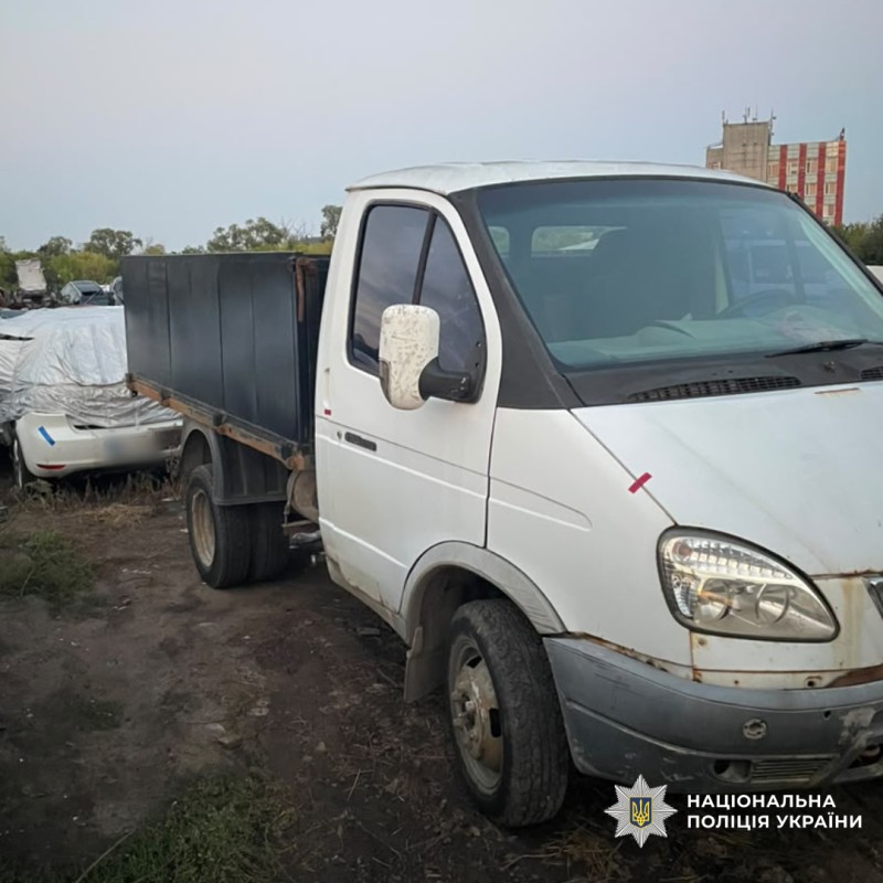 Поїхав на чужому авто з території підприємства: слідчі Харкова повідомили чоловіку про підозру