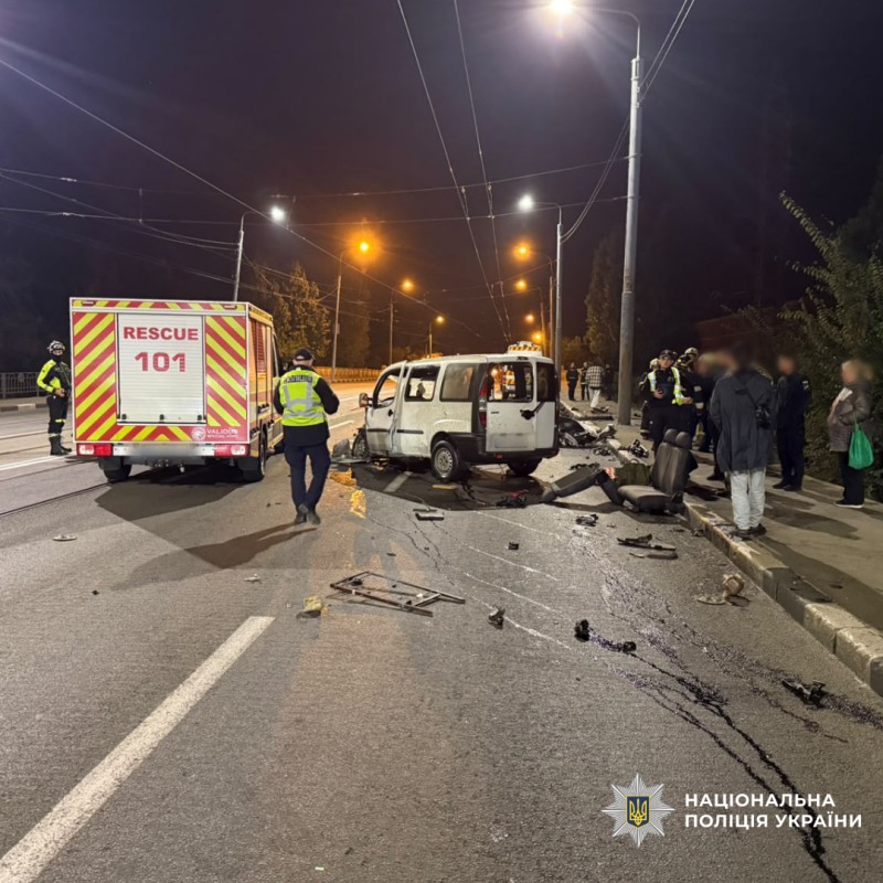 поліцейські з'ясовують обставини смертельної ДТП у Харкові