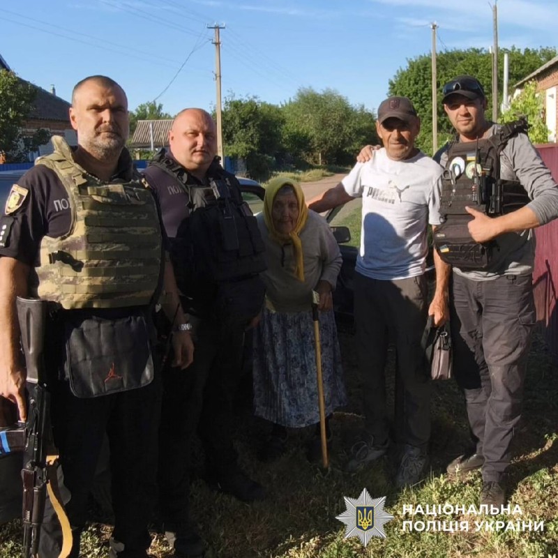 Поліцейські евакуювали двох мешканців з Куп'янського району
