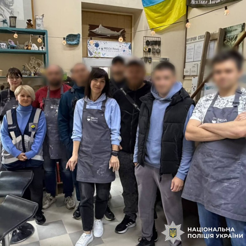 Через творчість до відновлення: глинотерапія для поліцейських Харківщини