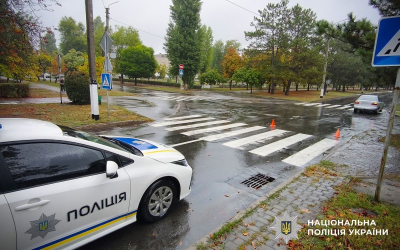Автомобіль поліції на місці ДТП у Горішніх Плавнях