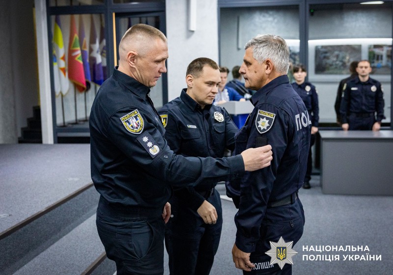 поліцейському вручають звання