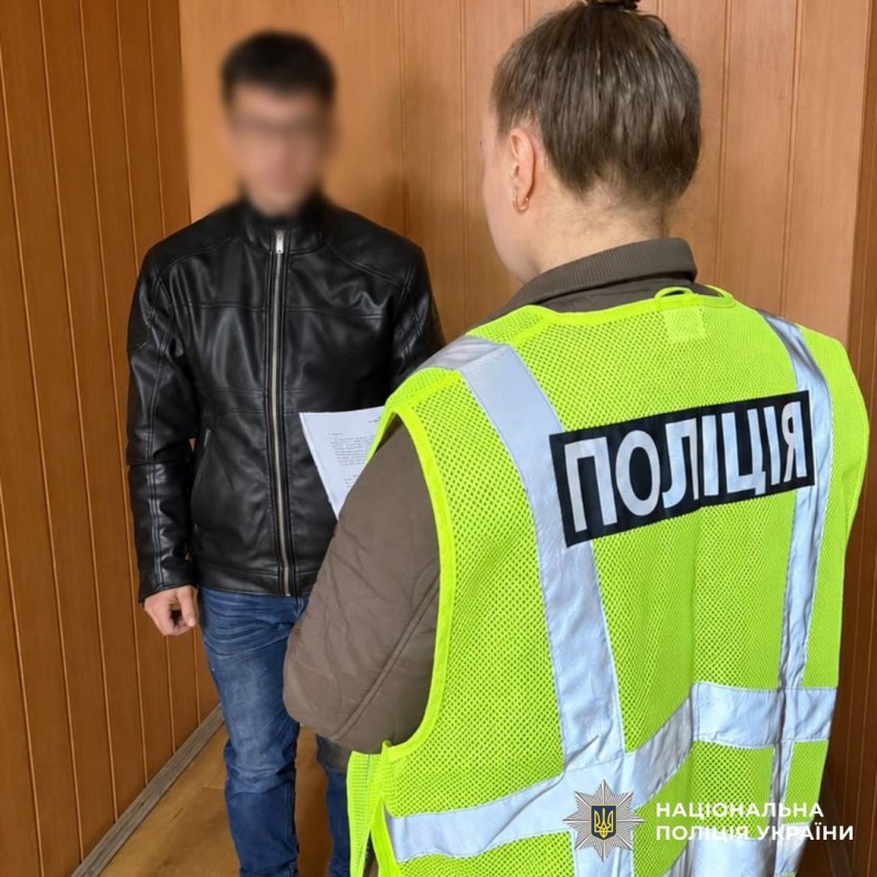 Скористався підробленим водійським посвідченням: поліцейські Харкова повідомили чоловіку про підозру