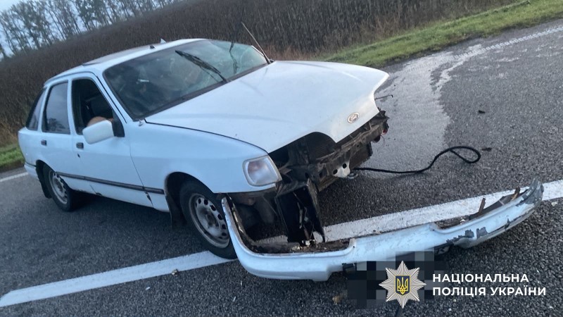 Пошкоджений автомобіль на місці ДТП