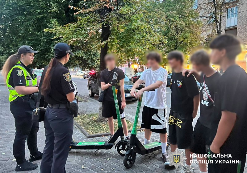 На Полтавщині поліцейські служби освітньої безпеки навчали підлітків правил дорожнього руху