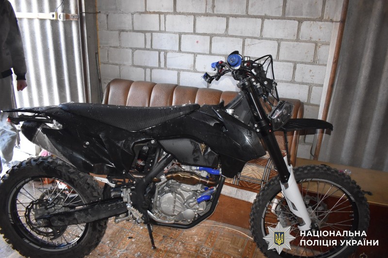 Поліція Вінниччини затримала чоловіка, який підпалив мотоцикл односельця