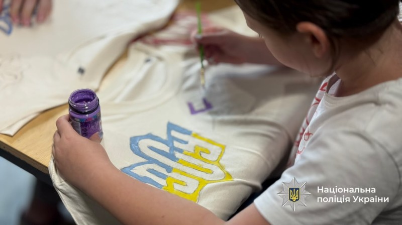 Підтримка поранених захисників є важливою складовою їхнього відновлення. На Прикарпатті для військовослужбовців організували творчий майстер-клас, який став ще однією можливістю відволіктися від пережитого та отримати позитивні емоції.