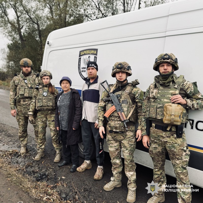 «Білі янголи» евакуювали матір і сина
