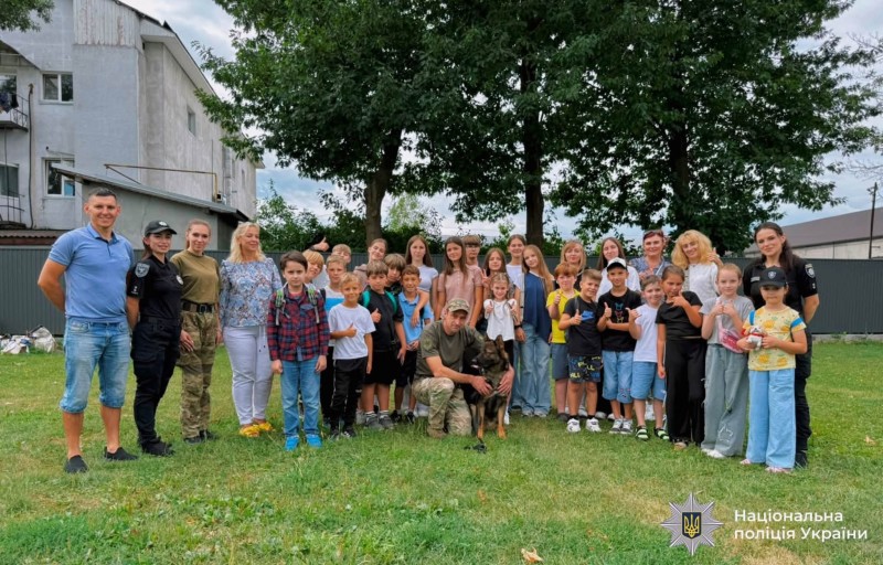 Учні Галицького ліцею побували на пізнавальній екскурсії у кінологічному центрі поліції Івано-Франківщини.