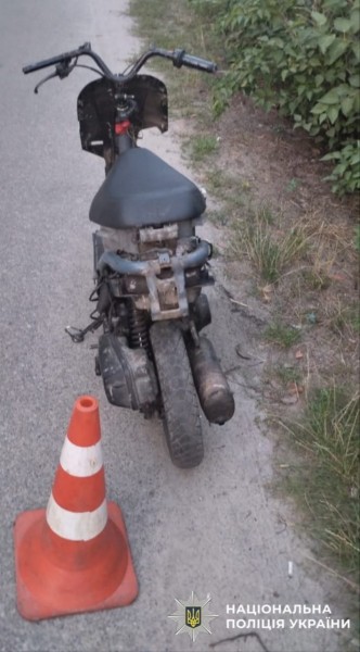 На фото зображений двоколісний транспорт