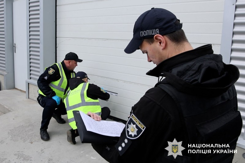 Поліцейські працюють на місці події