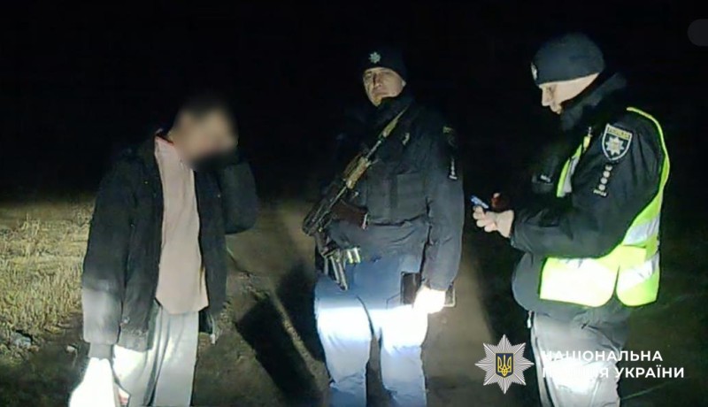 Поліцейський та врятований чоловік