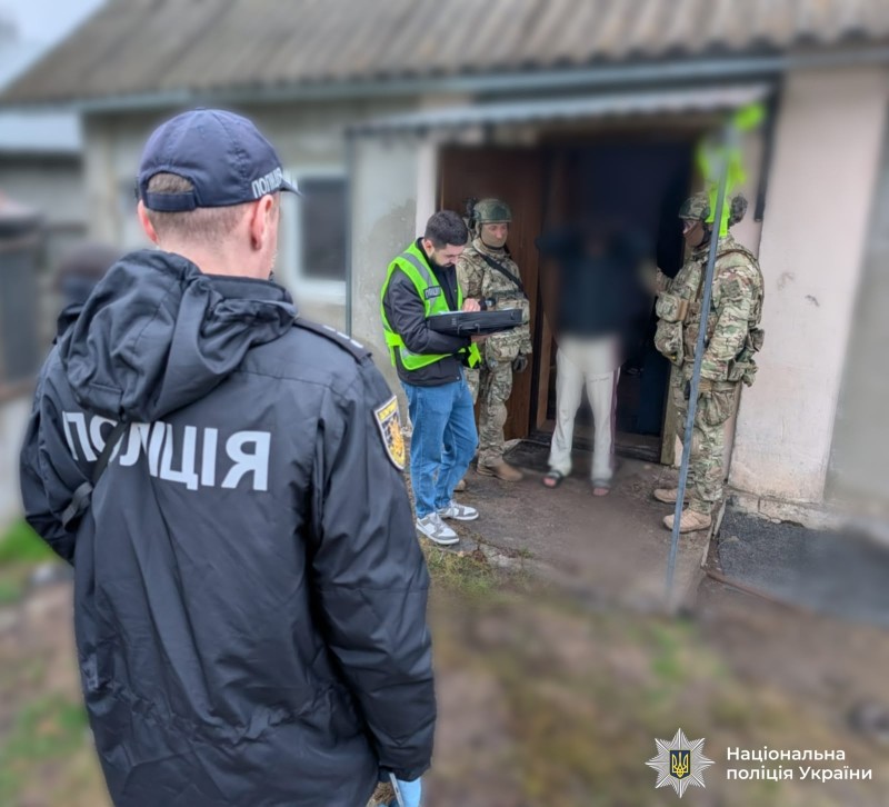 Прикарпатські поліцейські викрили групу осіб, які вчинили кіберкрадіжки на понад пів мільйона гривень