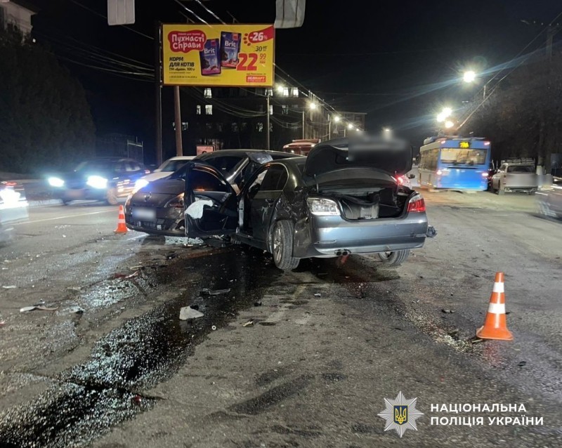 Пошкоджені автомобілі на місці ДТП