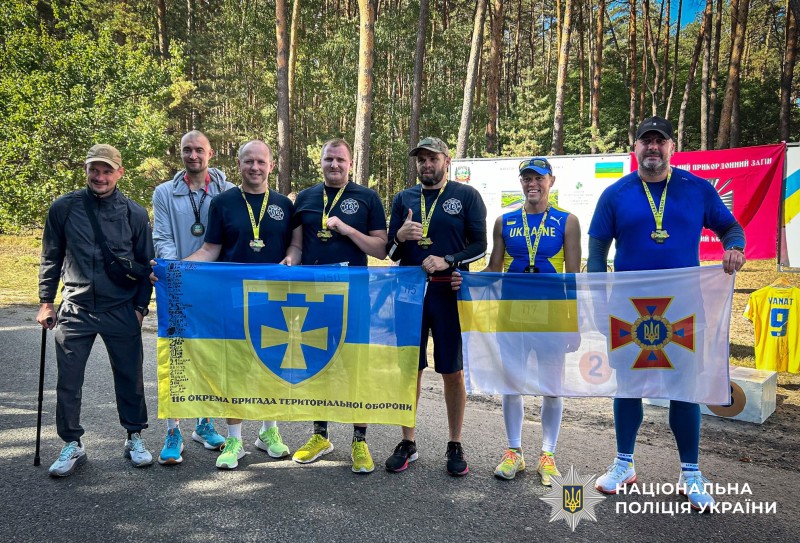 Учасники марафону - представники ДСНС, нацгвадрії та поліції