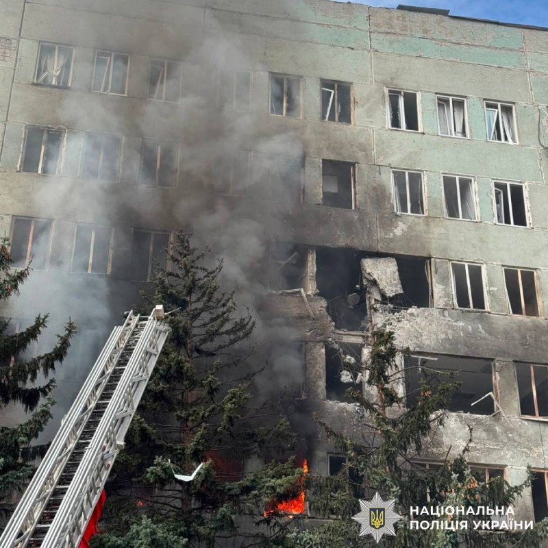 Четверо людей постраждали: поліцейські документують наслідки ворожих обстрілів по Харкову