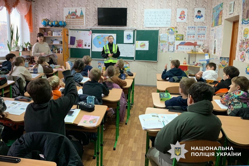 Поліцейські Миргородщини навчають дітей мінної та дорожньої безпеки