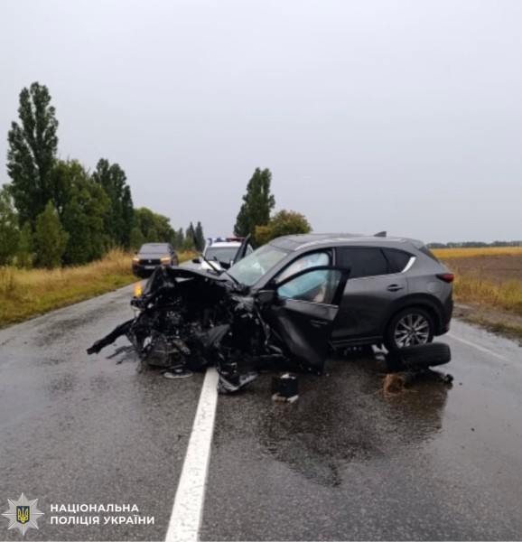 На фотографії зображено автомобіль, який є учасником ДТП.