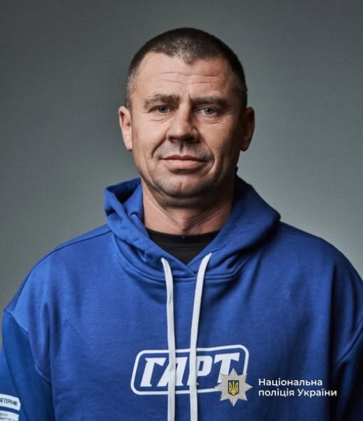 На фото зображений ветеран війни Олександр Зірка - радник начальника ГУНП в Івано-Франківській області з питань ветеранської політики