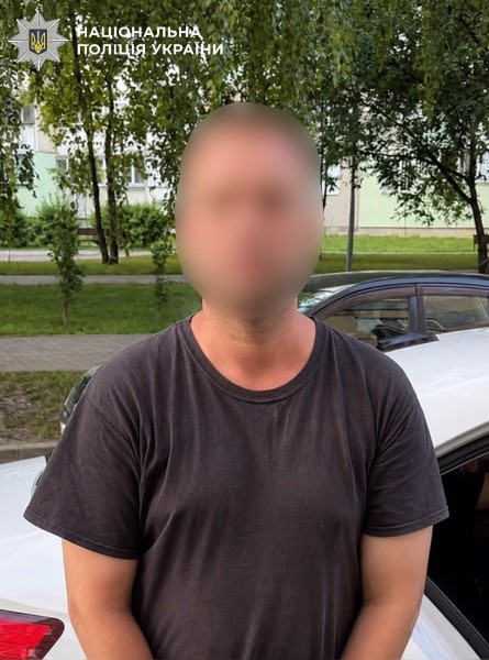 На фотографії зображено зловмисника, затриманого за замах на крадіжку.