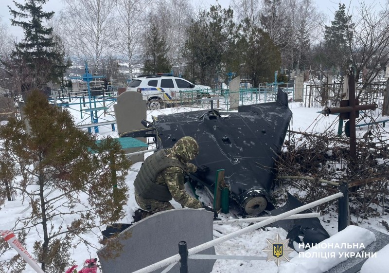 Вибухотехнік працює