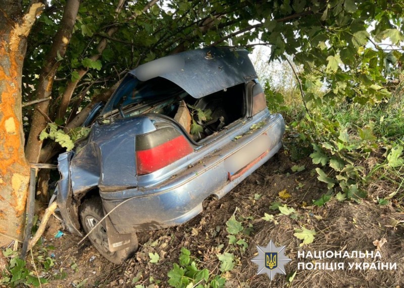 На фото пошкоджений автомобіль.