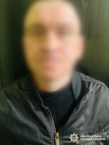 На фото зображено особу правопорушника.