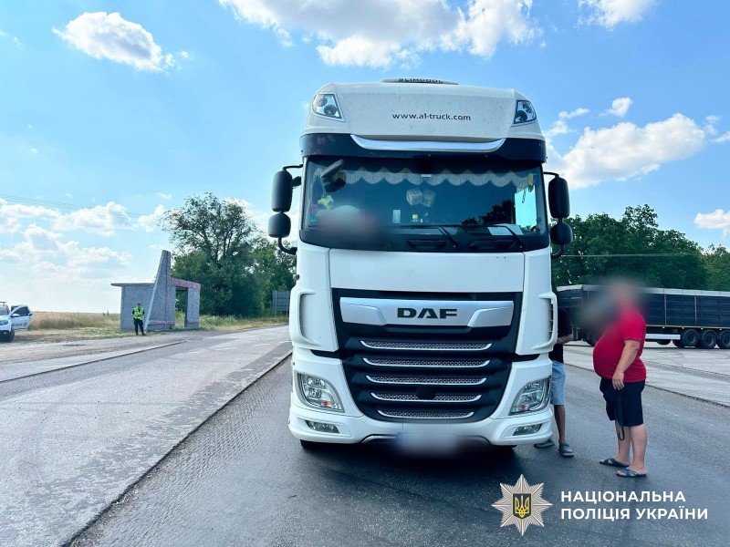 вантажний автомобіль на місці ДТП