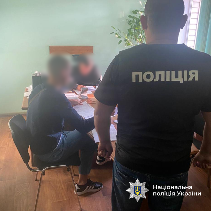 Поліція опитує підозрюваного у справі щодо незаконного видобутку корисних копалин