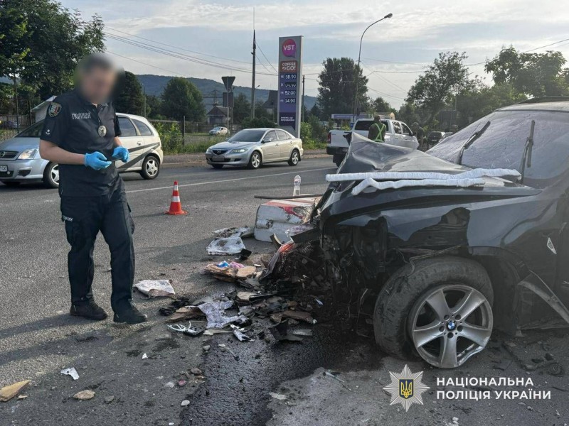 на закарпатті внаслідок дтп на контрольно-ревізійному пункті загинув військовослужбовець дпсу — поліція затримала водійку з ознаками спʼяніння